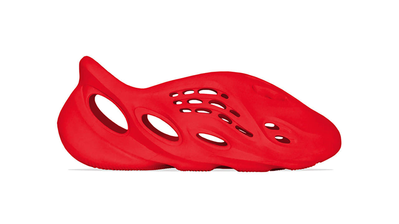 Uma versão vermelha do adidas Yeezy Foam Runner está a caminho